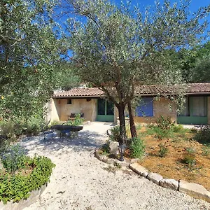 https://domaine-du-val-des-nymphes.hotels-rhonealpes.com